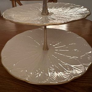 4.5# small to large plate. 9# to top. Small plate 7.5# diamtr Lrg 9.5# diamtr